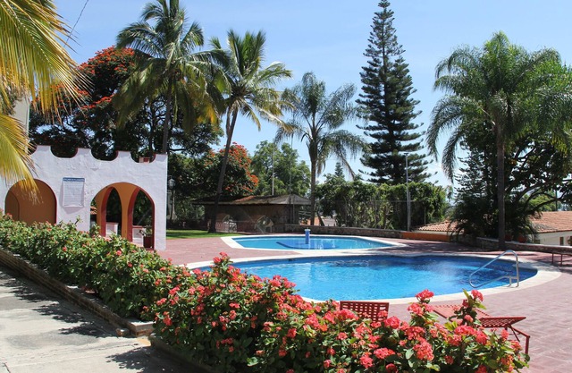 La Floresta Gated Community Pool & Clubhouse