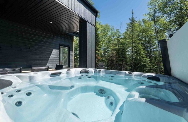 La Folia 132 | Pristine peace and quiet, jacuzzi covered deck