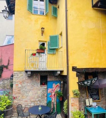 LA GIALLA di Via Silvano 12
