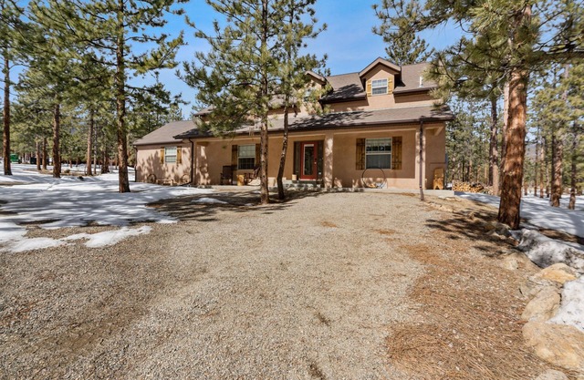 La Hacienda BV: Family-friendly cabin nestled on 2 acres in the woods