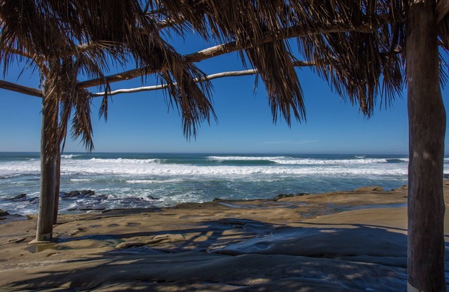 La Jolla Beach Bungalow in La Jolla - with KING bed!