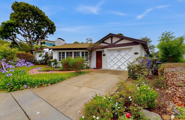 La Jolla Historic Gem | Hot Tub, Game Room, Garden Oasis w/ Firepit & Courtyard Dining
