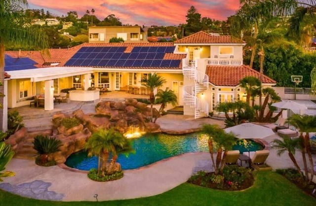 La Jolla Lifestyle With Private Pool, Spa, and Sport Court