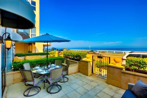 La Jolla Village Oceanfront Homes