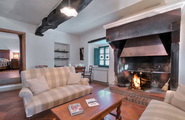 LA LOGGIA, STEINHAUS IN CASENTINO