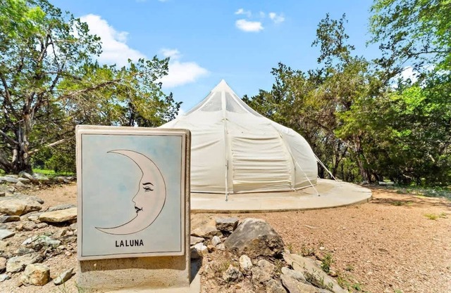 La Luna | Pet-Friendly + Fire Pit & Pool