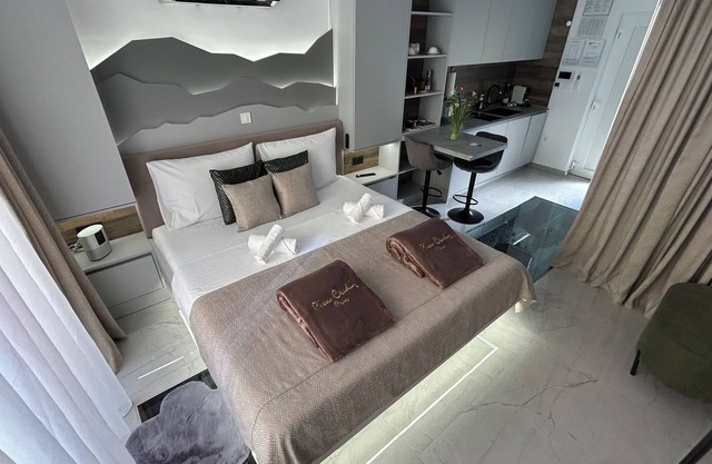La Luna ⭐⭐⭐⭐ Petite Suite Deluxe Apartment with free Jacuzzi and Bikes