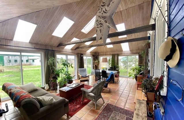 La Maison Bleue, chic-country chalet - Living room
