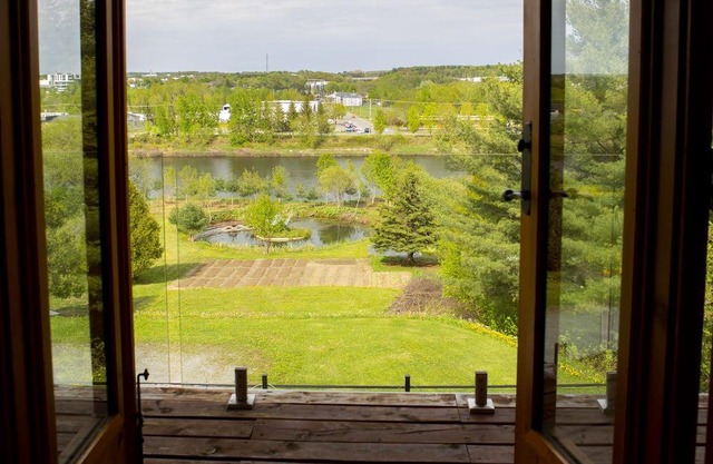 La maison en bois rond vous offre des chambres majestueuses à couper le souffle.