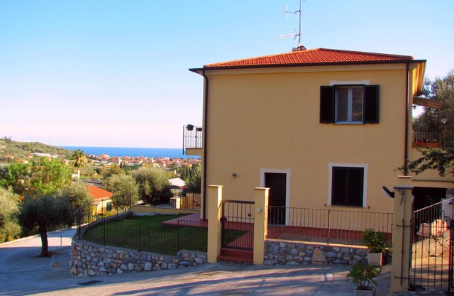 La Meloria: Private Terrasse und Garten, 2 km von den Stränden von Diano Marina