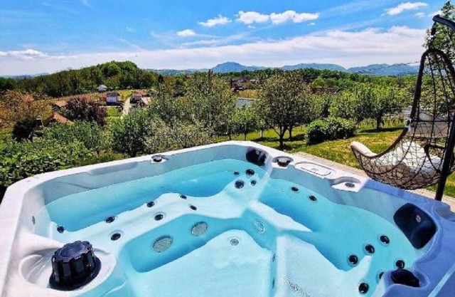 La Mia Storia with Hot tub