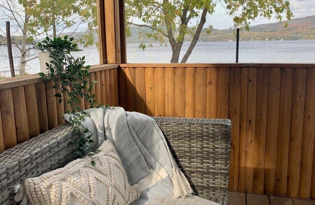 La Perle du Lac | A Peaceful Waterfront Escape