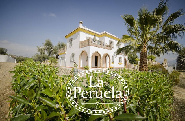 La Peruela. Eine geräumige 4-Bett-Villa mit privatem Pool und herrlichem Ausblick
