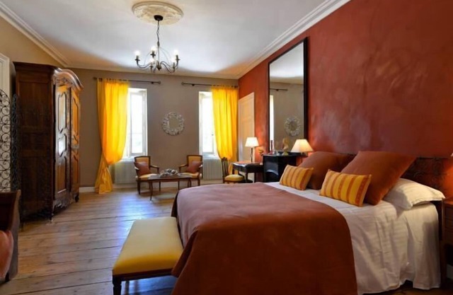 Suite-Deluxe-Ensuite Dusche-Blick auf den Hof-La Provençale