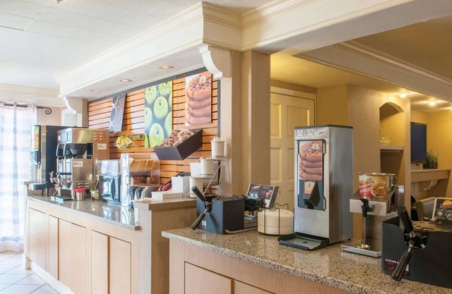 La Quinta Inn by Wyndham New Orleans Veterans / Metairie