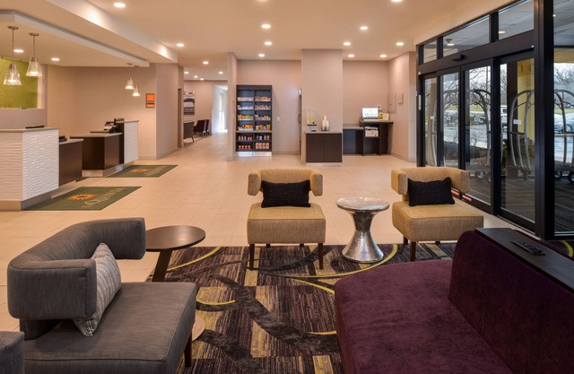 La Quinta Inn & Suites by Wyndham Indianapolis South