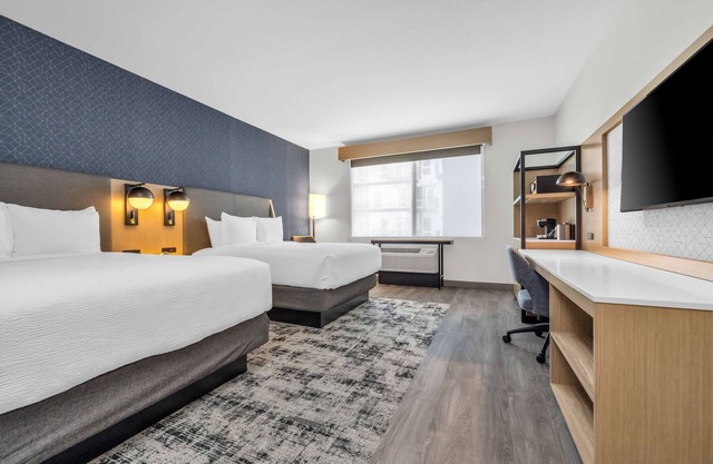 La Quinta Inn & Suites by Wyndham San Jose Airport-Downtown
