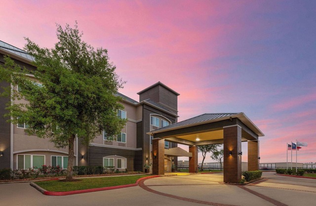 La Quinta Inn & Suites by Wyndham Angleton