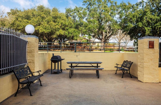 La Quinta Inn & Suites by Wyndham Beeville