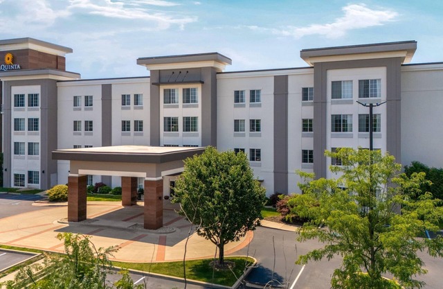 La Quinta Inn & Suites by Wyndham Columbus - Edinburgh