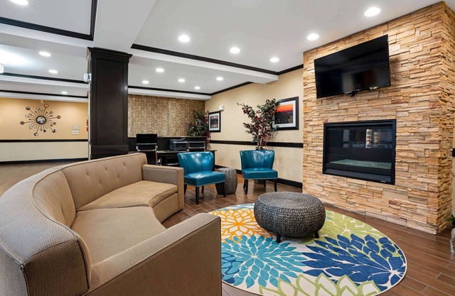La Quinta Inn & Suites by Wyndham Auburn
