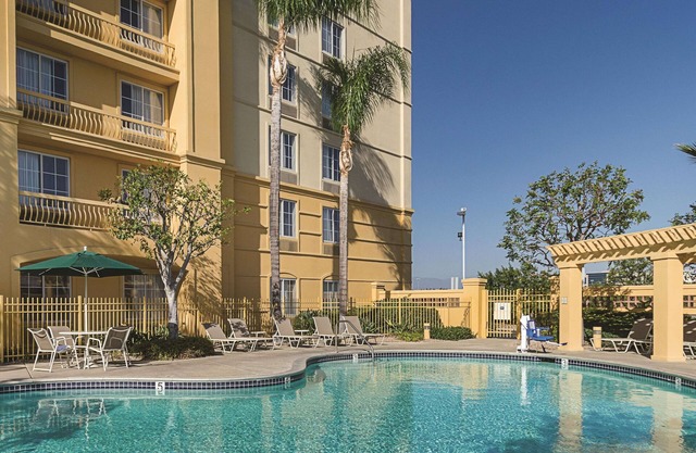 La Quinta Inn & Suites by Wyndham Ontario Airport
