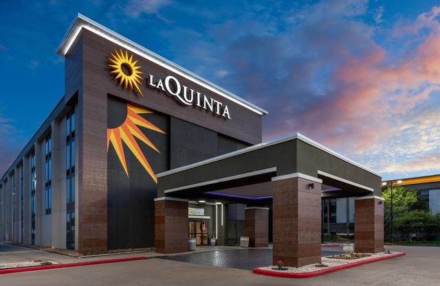 La Quinta Inn & Suites by Wyndham Houston Stafford Sugarland