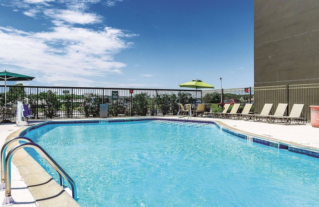 La Quinta Inn & Suites by Wyndham Warwick Providence Airport
