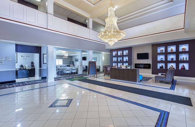 La Quinta Inn & Suites by Wyndham Bowling Green