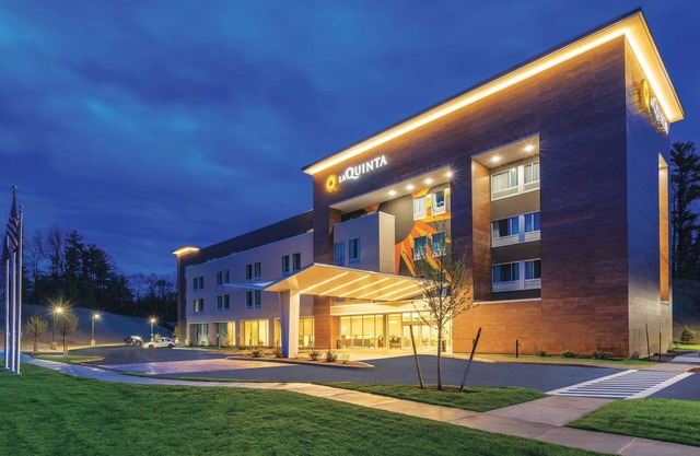 La Quinta Inn & Suites by Wyndham Clifton Park/Saratoga Area