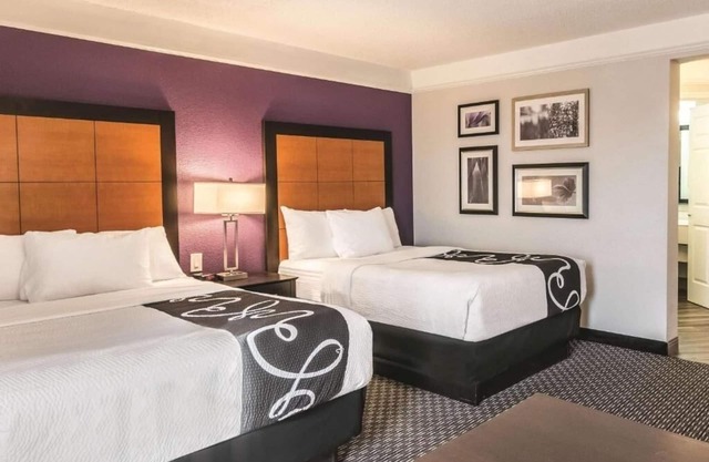 La Quinta Orlando | 2 Full Beds | Family-Friendly | Free-Shuttle | Pool
