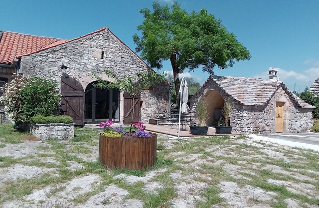 LA REMISE, kleines Haus im Herzen eines alten Bauernhauses