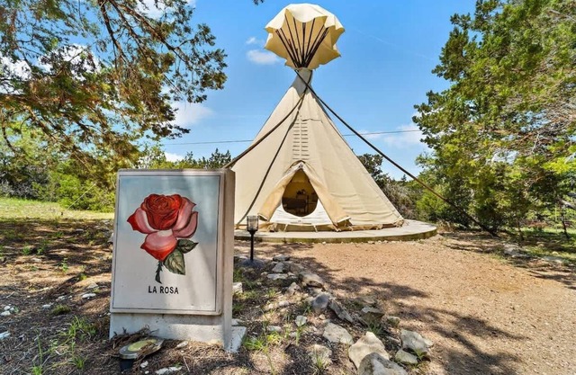 La Rosa | King Tipi + Hill Country Pool Access