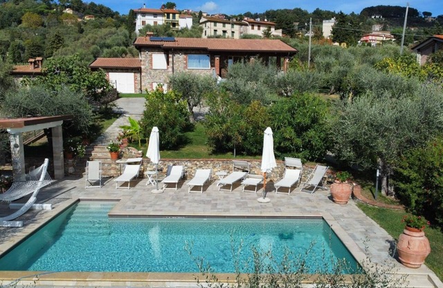 LA SASSAIOLA, Villa mit Panoramablick und Swimmingpool