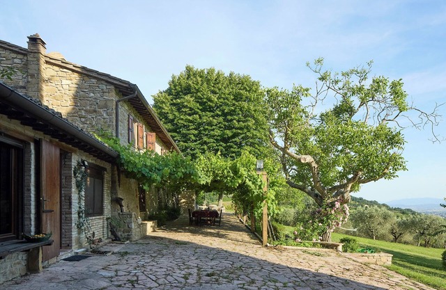 La Sentinella. Bauernhaus in den Hügeln von Assisi mit Schwimmbad und Park