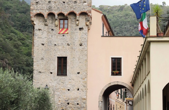 La Suggestiva Atmosfera Medievale del Borgo di Zuccarello