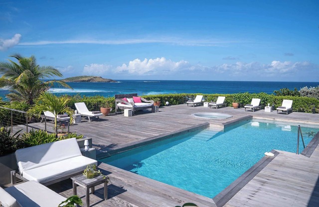 Langer beheizter Pool, Whirlpool, Pavillon, Fitnessraum und -geräte, kostenloses WLAN, Gasgrill