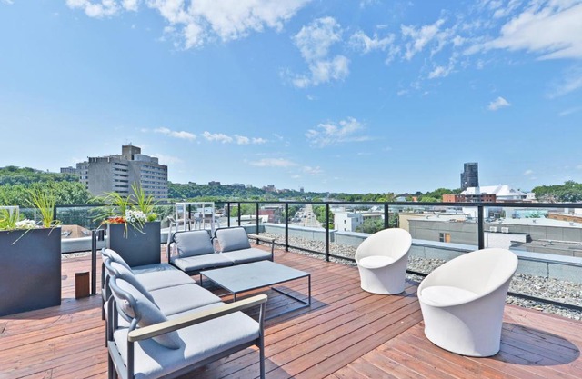 La vie est belle: FREE PARKING, GYM, ROOFTOP TERRACE