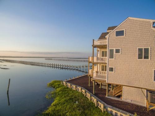 La Vie - Waterfront, boat dock & Pool!