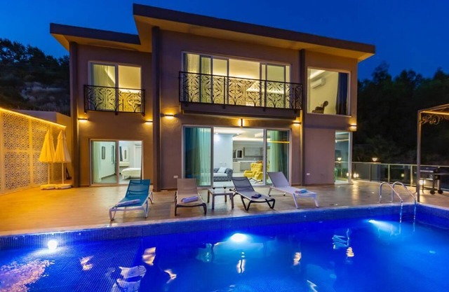 La Villa Celine-Complete privacy with wonderful sea and nature view. Top quality