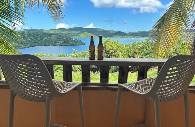 La Vista apartment in gorgeous Culebra, 4 guests, AC, parking