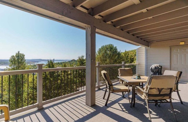 Ready for You! Newly Updated Condo! Lake View! Spacious!