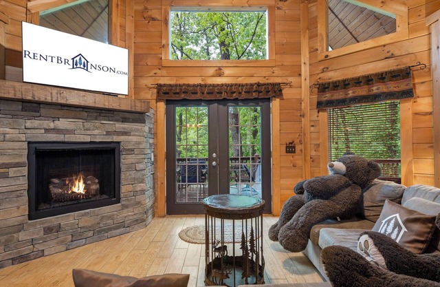 Amazing Wood Log Cabin, eingebettet in Wäldern, Pool zur Verfügung, Whirlpool in der Nähe von Big Cedar - Three Bear Lodge