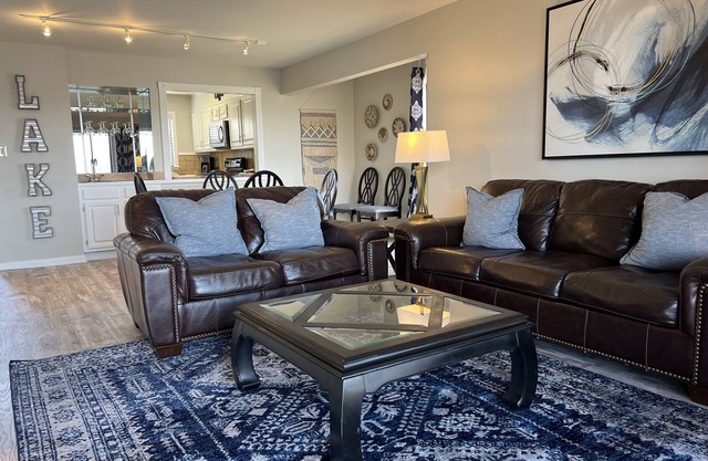 South Shore 2 Bdrm/Lake View/Mini-golf, pickleball, 2 pools, tennis & More!