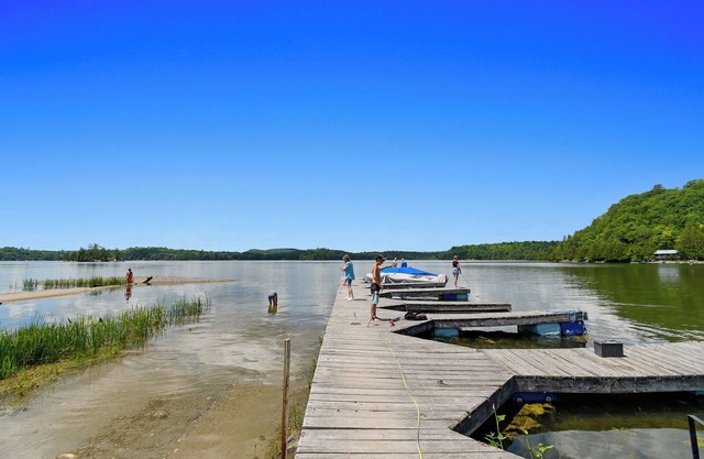 Lac Heney 3BR w/ Boat Launch Fishing-Friendly Cozy & Updated