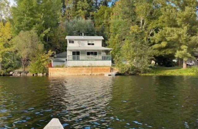 Lac Lola Waterfront Cottage 45 min from Ottawa