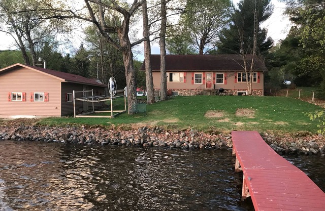 Vieux Desert Lake, Haus mit 2 Ebenen für mehr als 7 Personen, Bootshaus und kostenlose Nutzung des Kajaks