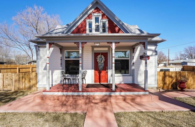 New Downtown 3BR / 2 Bath, f��r 7 Personen, großer Garten, aktualisierte Küche, Haustiere ok