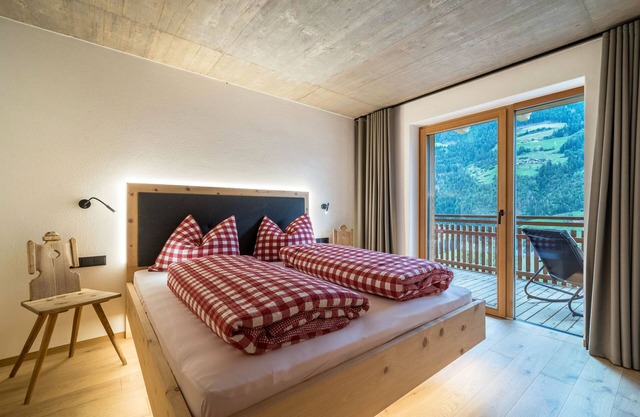LAGAR-Ferienwohnung "Pircher Schnallele" mit privater Gartenterrasse und Bergblick