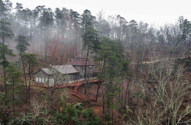 Lagniappe Lodge -18 acres of amazing views and 2 waterfalls, with Internet!!
